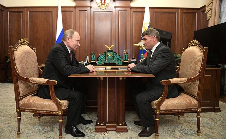 Путин отправил в отставку главу национальной республики "в связи с утратой доверия"