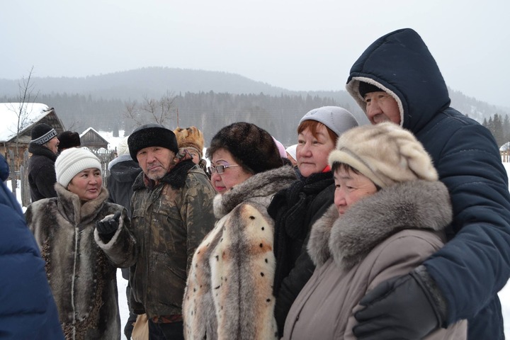 Тубалары Алтая выступили против вырубки деревьев на священной горе