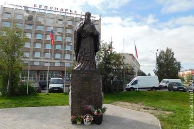 В Кандалакше установили памятник просветителю саамов Феодориту Кольскому