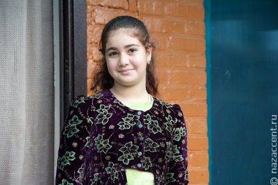 Две жизни курдского костюма: за стеклом и в движении