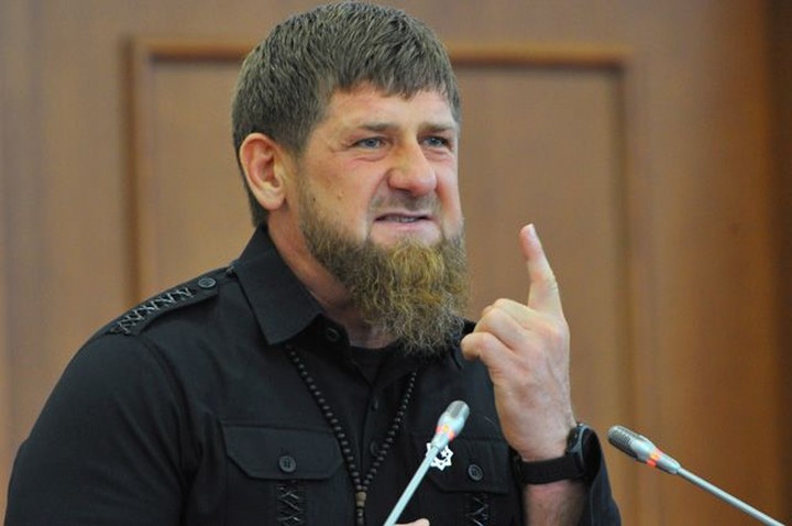 "Пренебрежение традициями": Житель Чечни извинился за появление на свадьбе дочери после критики Кадырова