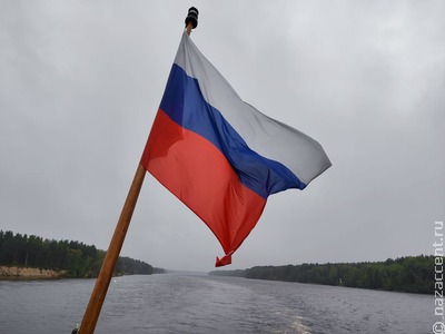 В Госдуме предложили изображать российский флаг на всех документах и купюрах