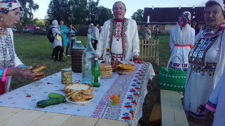 Записывать звуки деревни и печь трехслойные блины научили на фестивале в Сардаяле