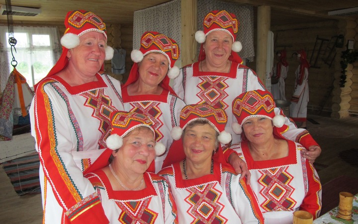 Песни попели, пироги поели