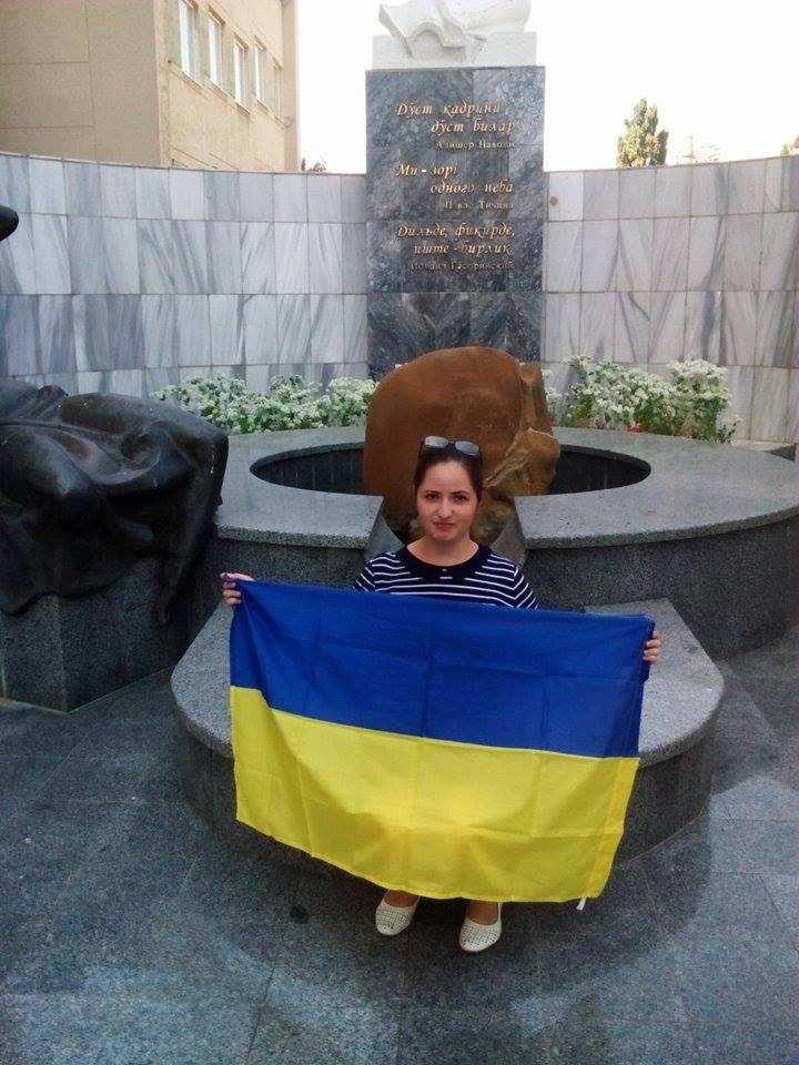День независимости Украины в Крыму отметили молебном и флешмобом