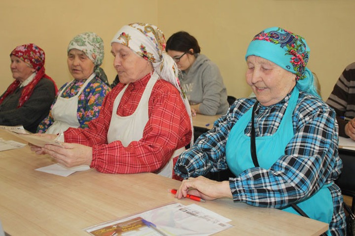 "Бурановские бабушки" написали "Тотальный диктант"