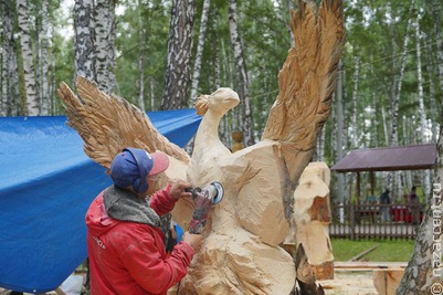 Скоростную резьбу бензопилой покажут на фестивале народных ремесел в Томской области