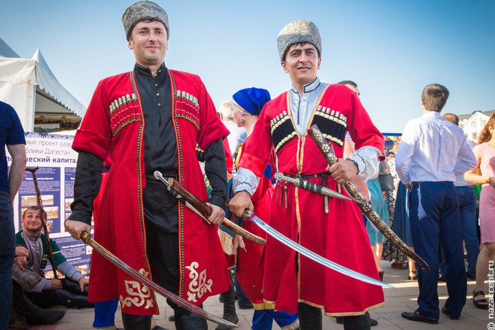 Магомедсалам Магомедов поздравил дагестанцев с Днем единства народов региона