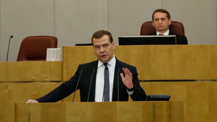 Медведев: Трудовые мигранты должны говорить по-русски