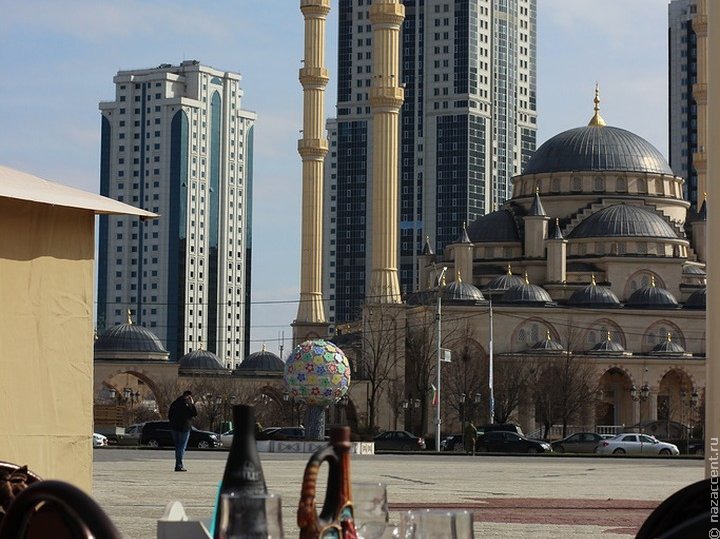 День восстановления государственности чеченского народа отметили в Чечне