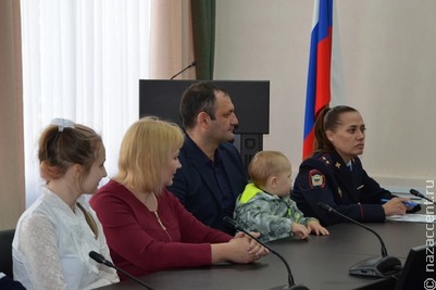 В Хабаровске вручили первые жилищные сертификаты для мигрантов