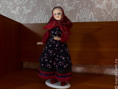 Мир в миниатюре: История народного единства на полке с куклами