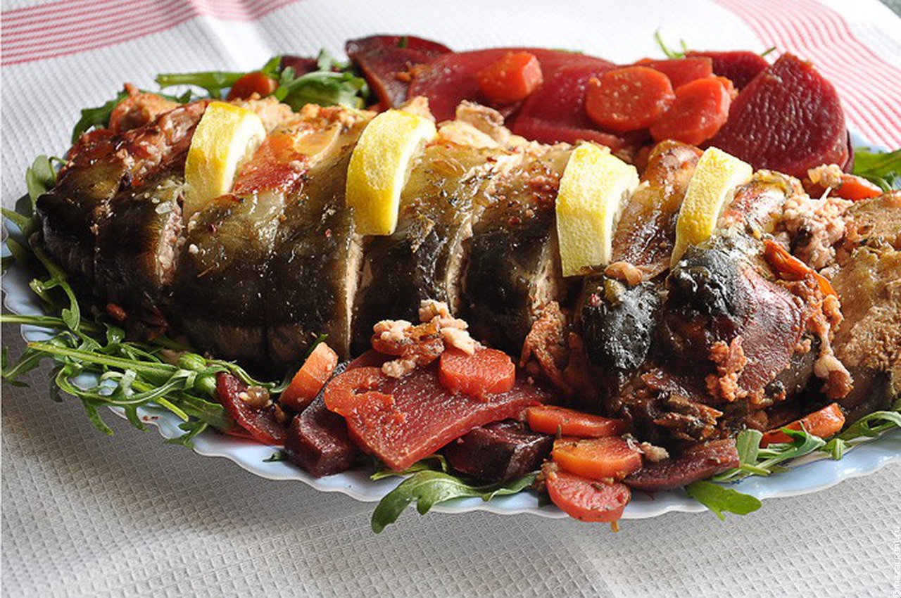 Пост и рыбий хвост