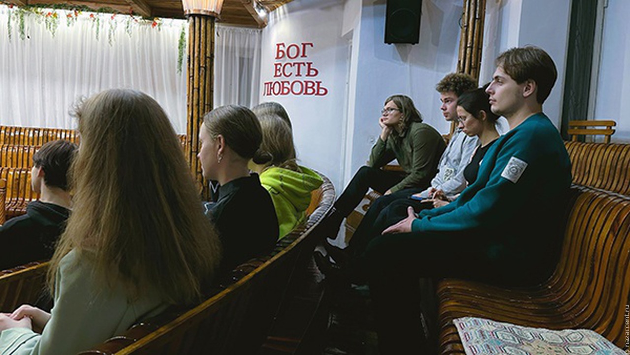 Псковские баптисты методом глубокого погружения | Национальный акцент