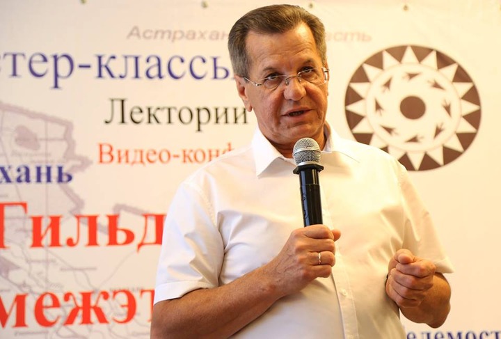 Выпускники Школы межэтнической журналистики встретились с губернатором Астраханской области