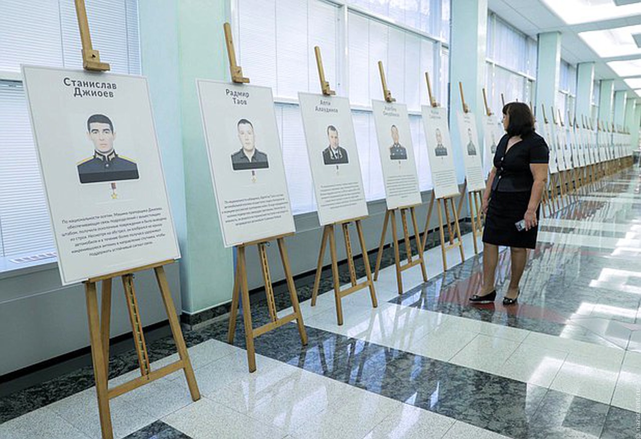 На выставке в Госдуме показали фотопортреты героев СВО разных национальностей