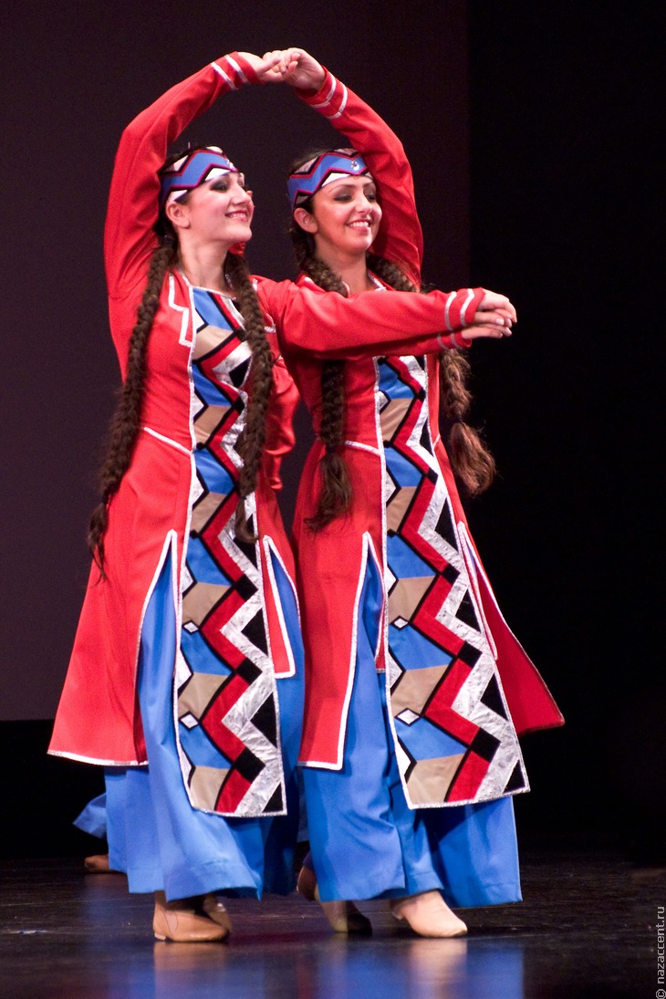 Национальные костюмы армян - Национальный акцент