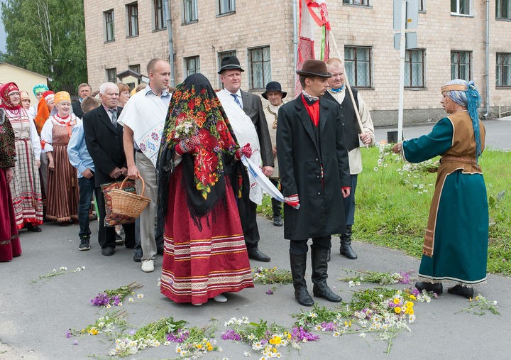 Продлен прием работ на конкурс "Моя большая национальная свадьба"