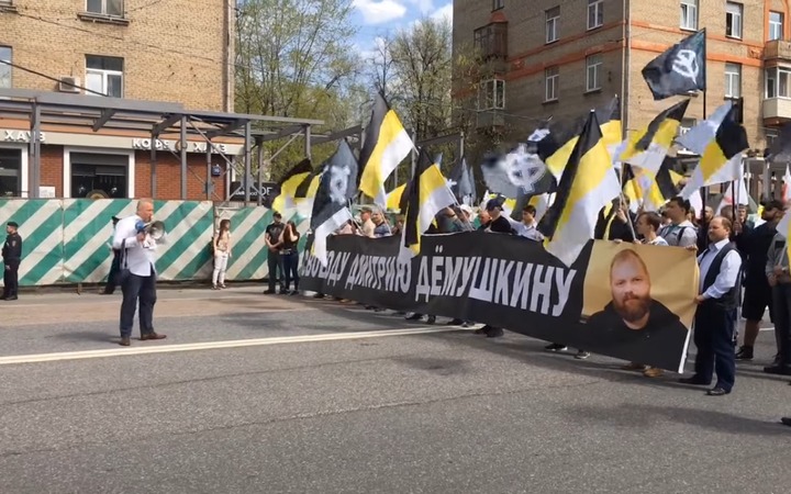 Московские националисты устроили шествие в поддержку Демушкина
