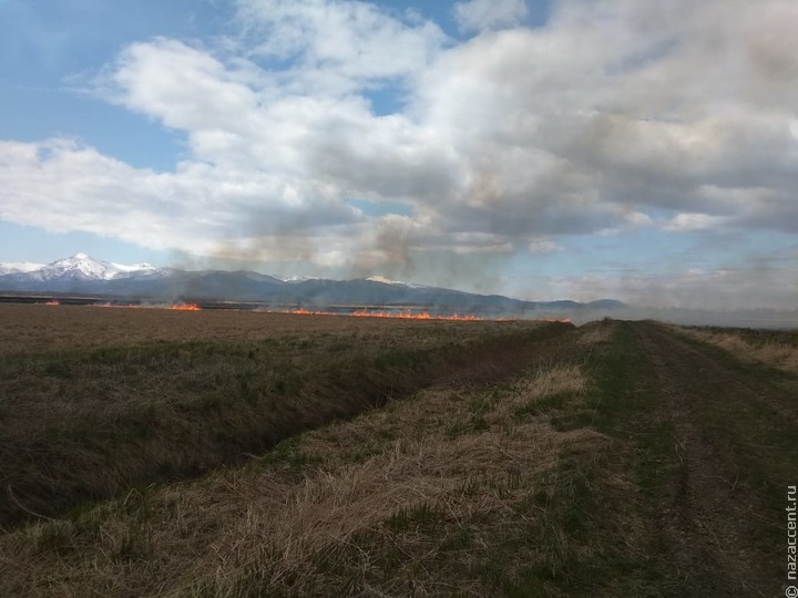 В Пенжинском районе Камчатки ввели ЧС из-за пожара близ национального села Оклан
