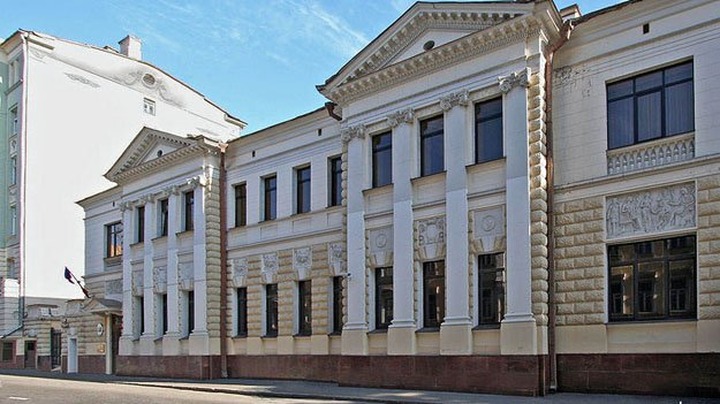 В Москве прошли одиночные пикеты в поддержку защитника русских школ в Латвии