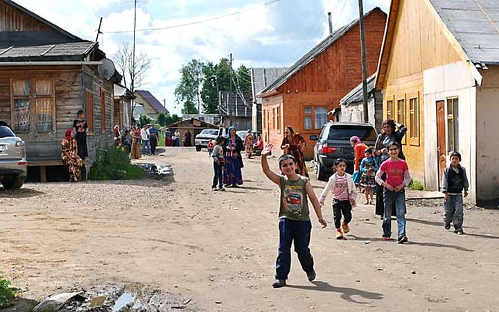 В Плеханово началась паспортизация домов цыган