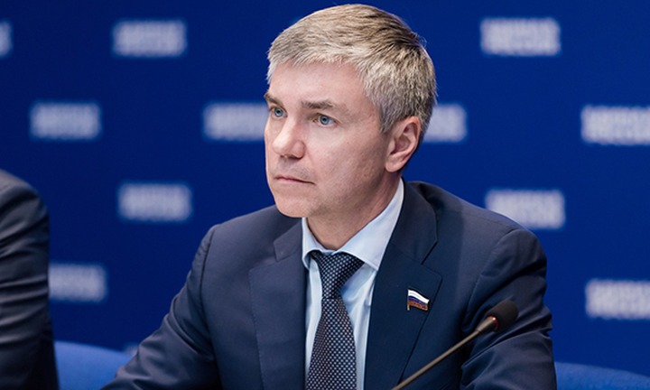 Комиссия "Единой России" по этике осудила высказывания спикера парламента Хакасии о депортации калмыков