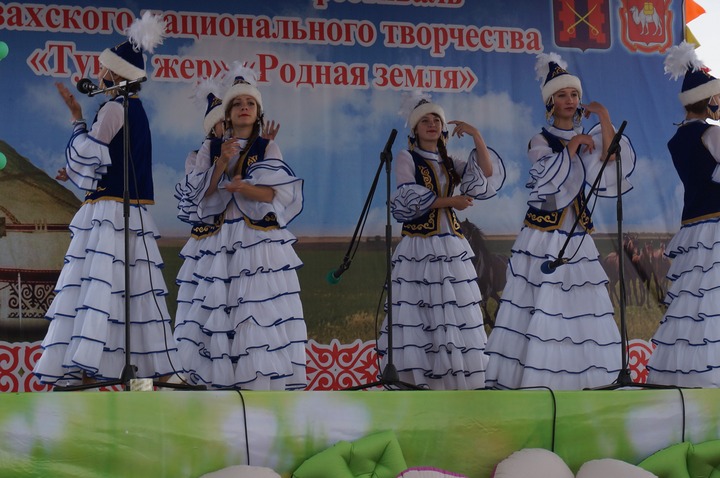 С казахского праздника "Туган жер" борцы-победители увезли по барану