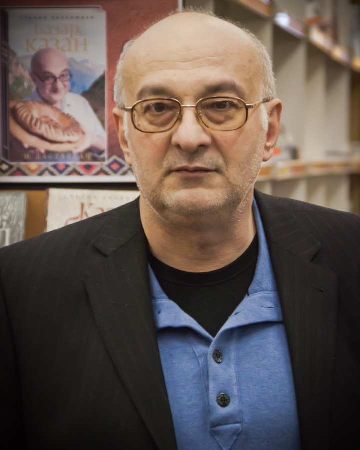 Известный телеведущий выпустит книгу о чеченской национальной кухне
