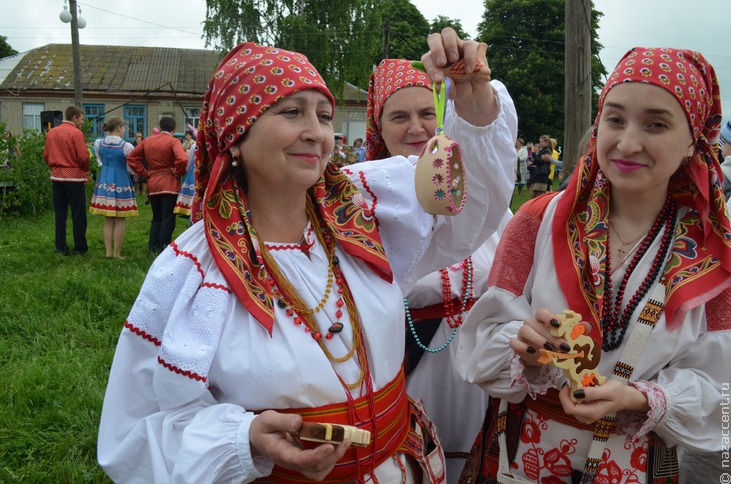 Традиционное гуляние на Троицу в курском селе Саморядово - Национальный акцент