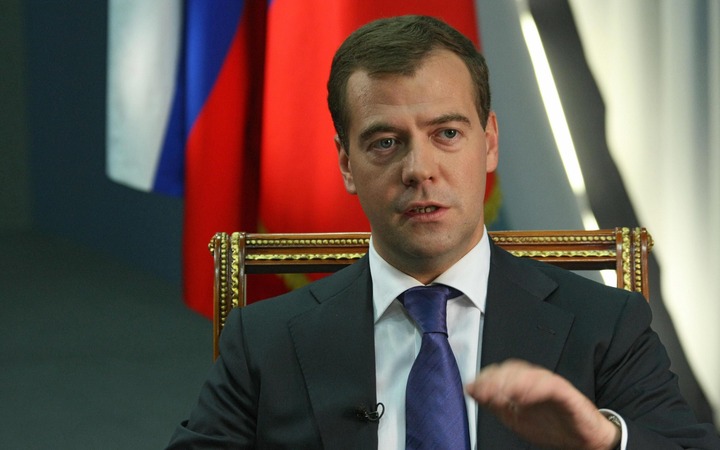 Медведев призвал помнить о трагедии Холокоста