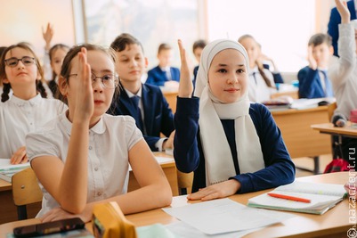Двух носящих хиджабы школьниц приняли в московскую гимназию после вмешательства Кадырова