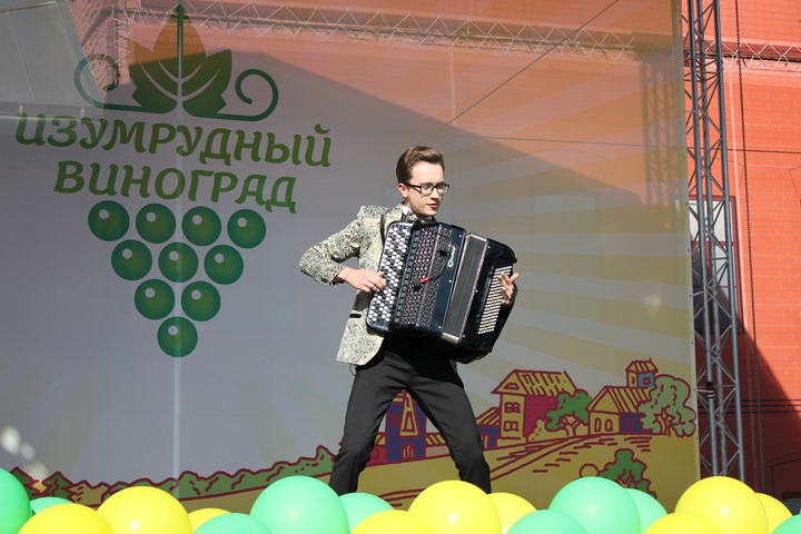 Молдавский праздник "Изумрудный Виноград"
