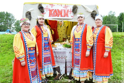 На гастрономическом фестивале "Быг-Быг" в Удмуртии съели 10 тысяч перепечей и табаней