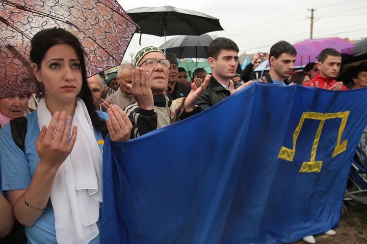 Крымские татары на траурном митинге потребовали признания Меджлиса и автономии