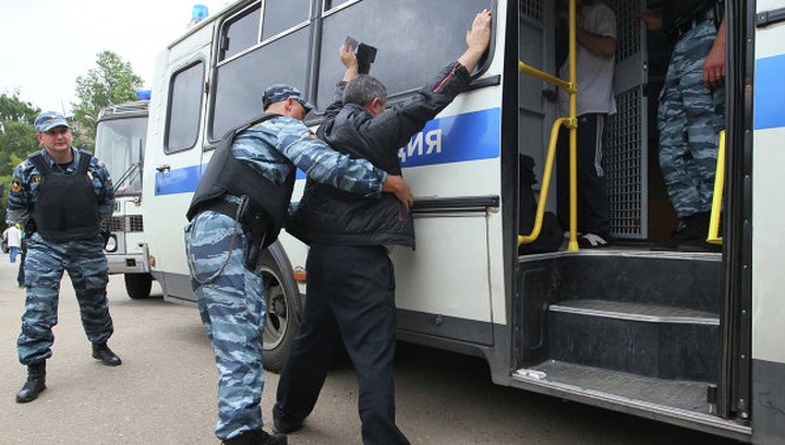 ОМОН провел "зачистки" московских рынков после нападения дагестанцев на полицейского