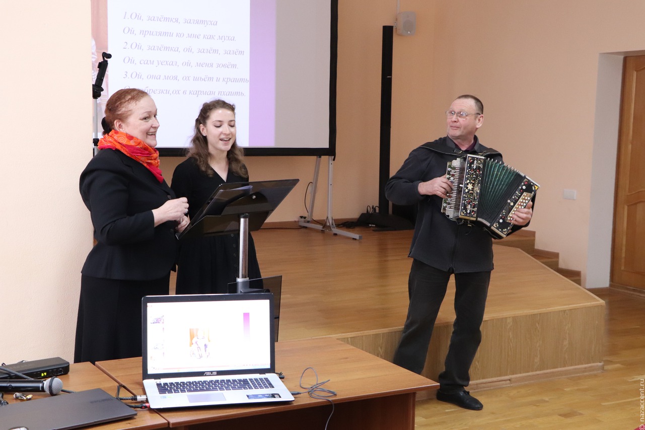 Женский понёвный костюм и частушечый наигрыш стали этнокультурным достоянием Тамбовщины