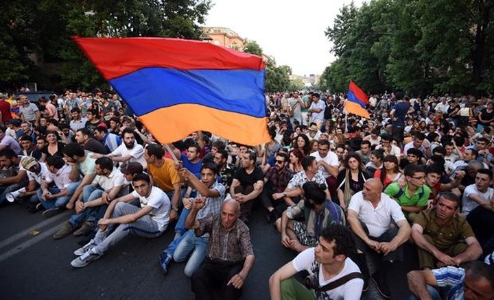 Армянская молодежь России поддержала протестующих в Армении