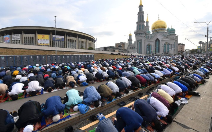 Около 240 тысяч человек отпраздновали Курбан-Байрам в Москве