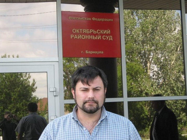 Следователи допросили подругу барнаульского нацбола, подозреваемого в терроризме из-за фото