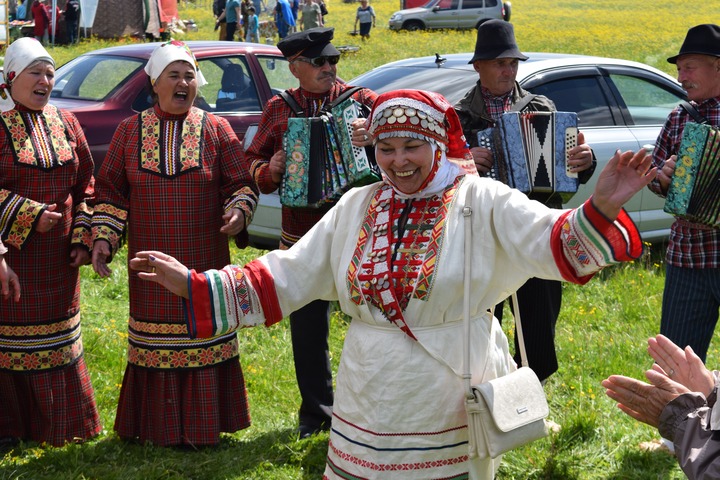Дефиле в бесермянских костюмах состоялось на "Кöрбане" в Удмуртии