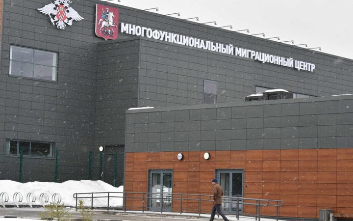 Более 400 тысяч мигрантов попросили о продлении документов с начала режима самоизоляции