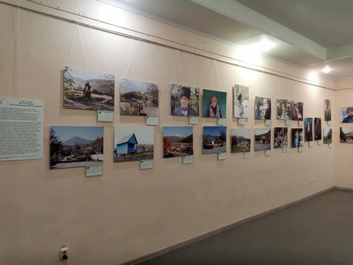 Фотовыставка по экспедиции блогера к адыгам-шапсугам открылась в Новороссийске