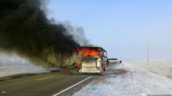 В Казахстане сгорел пассажирский автобус с узбекскими мигрантами, ехавшими в Россию