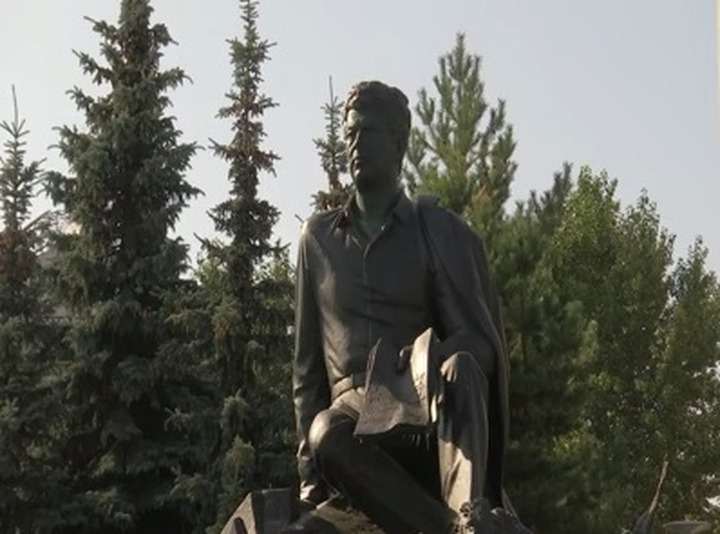 В Казани установили памятник башкирскому поэту для укрепления межнациональной дружбы