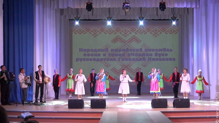 Марийцы Сарапула выступили с концертом и наградили активистов
