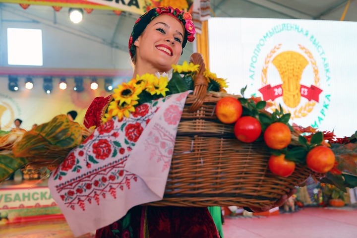 Кубанский стритфуд, фольклор и промыслы привезли в Москву