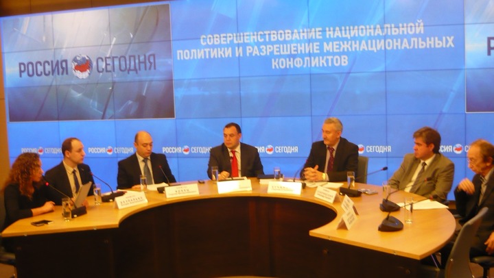 Россияне не переносят негативное отношение к киевским властям на украинцев