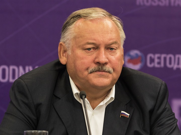 Депутат Госдумы предложил внести в Конституцию РФ слово "русские"