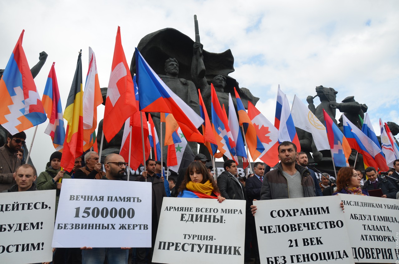 «Помню и требую»: митинг в память о жертвах Геноцида армян